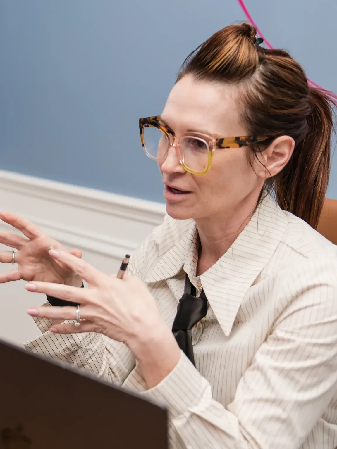 Dr. Sarah explaining a care plan at her desk at Lesh Lifestyle